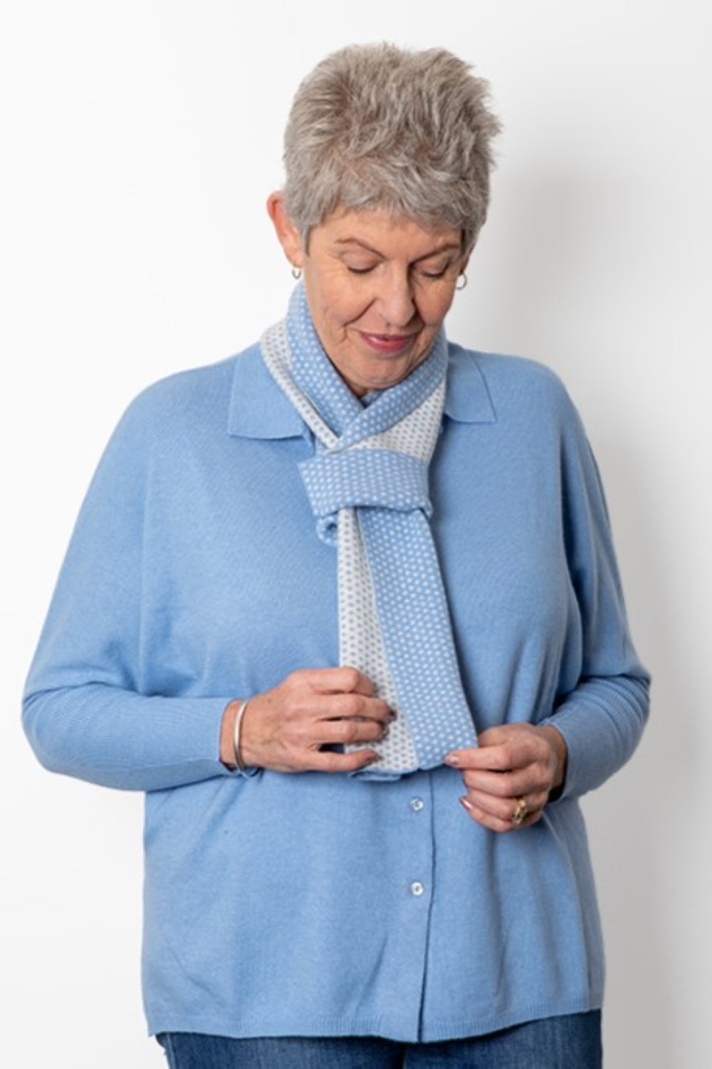 Cashmere Merino Pattern Neck Scarf 2 Buttons Soft Blue/Oatmeal