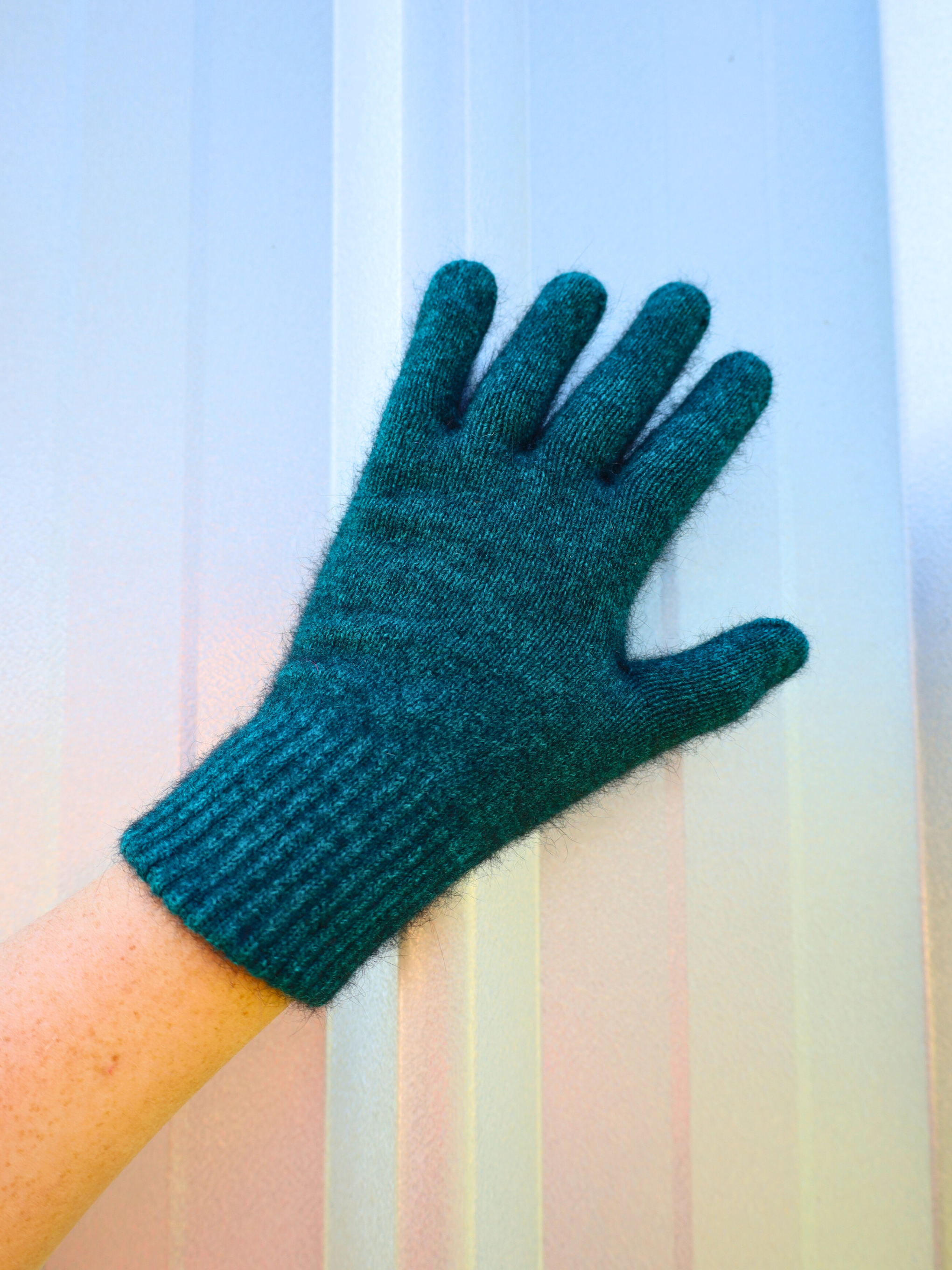 Tui Aok Clothing Merino Possum gloves