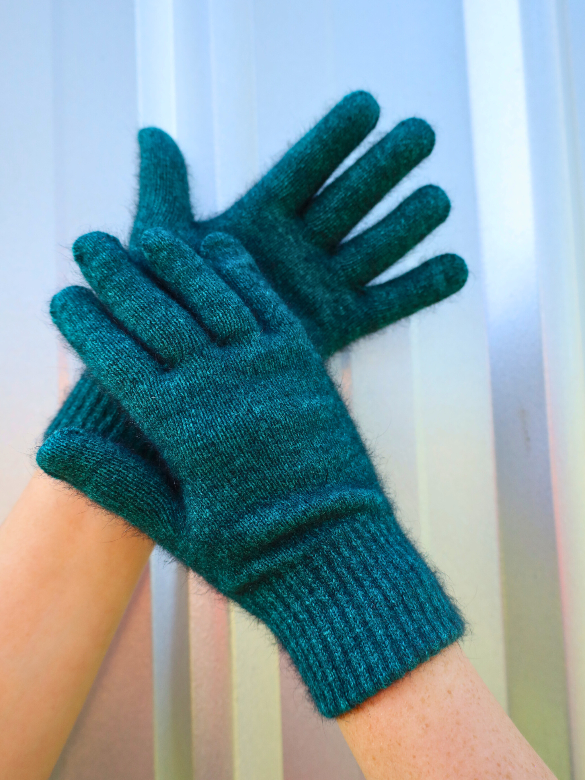 Tui Aok Clothing Merino Possum gloves