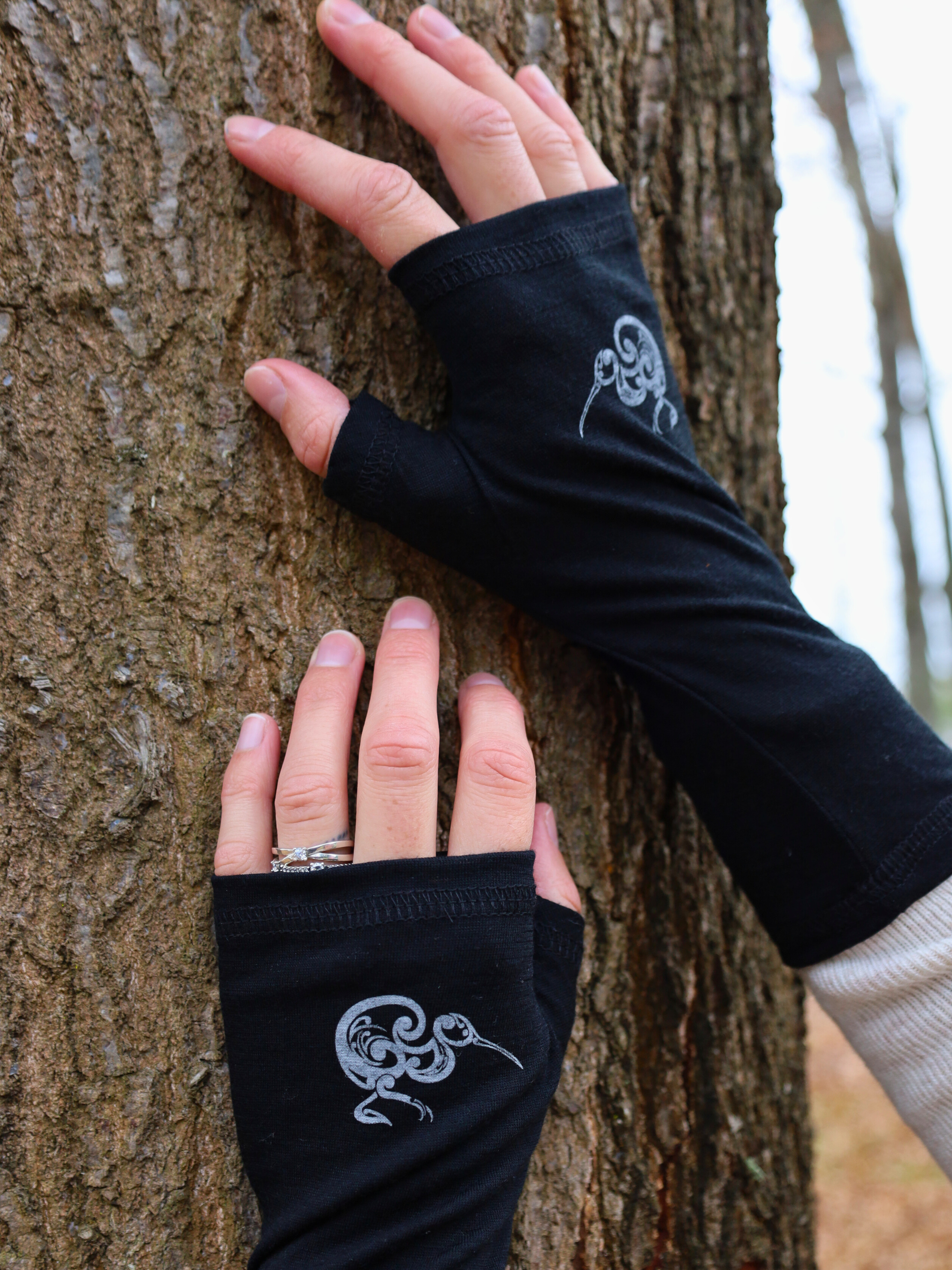 100% Merino Hand warmers with Kiwi Motif