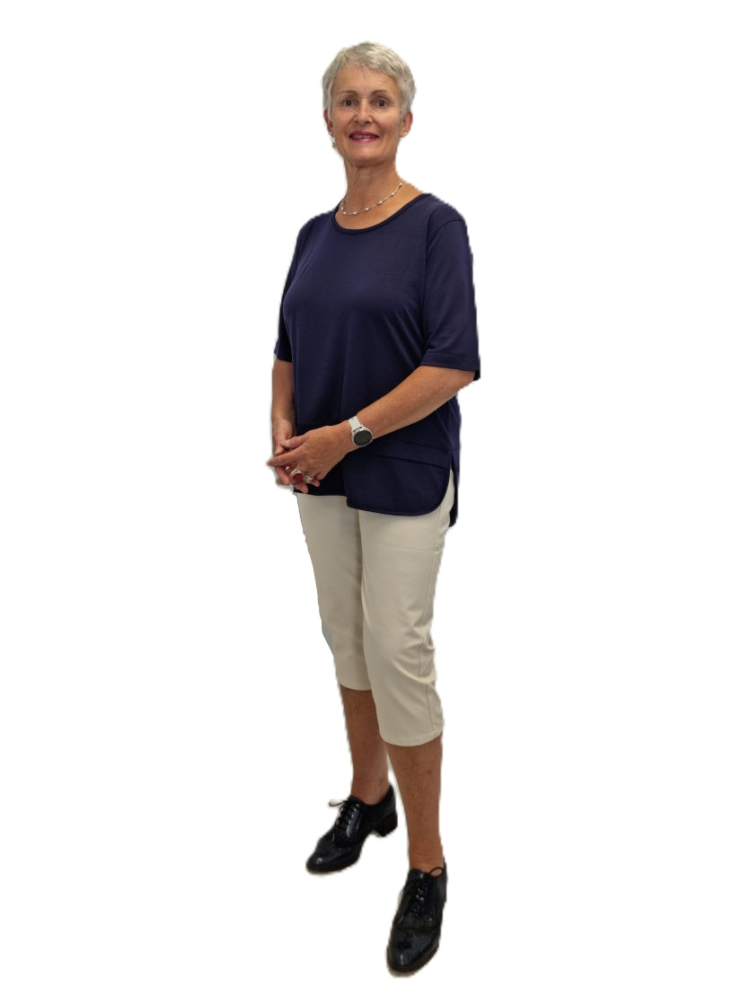 Patsy - 100% Merino Curve Hem Top