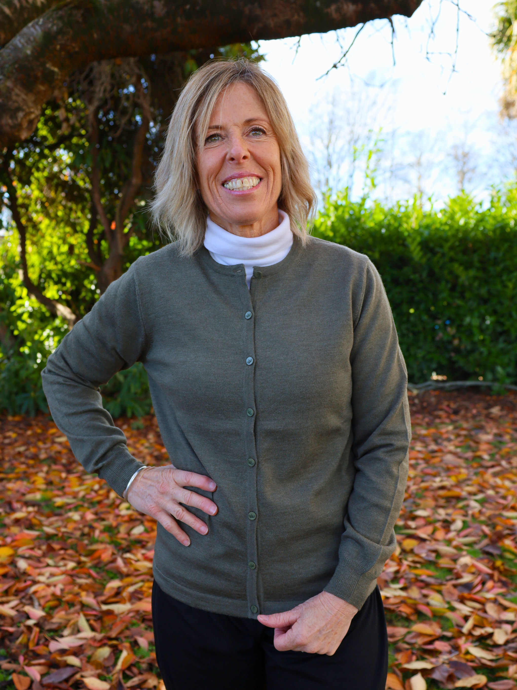 Classic buttom to neck cardi sage