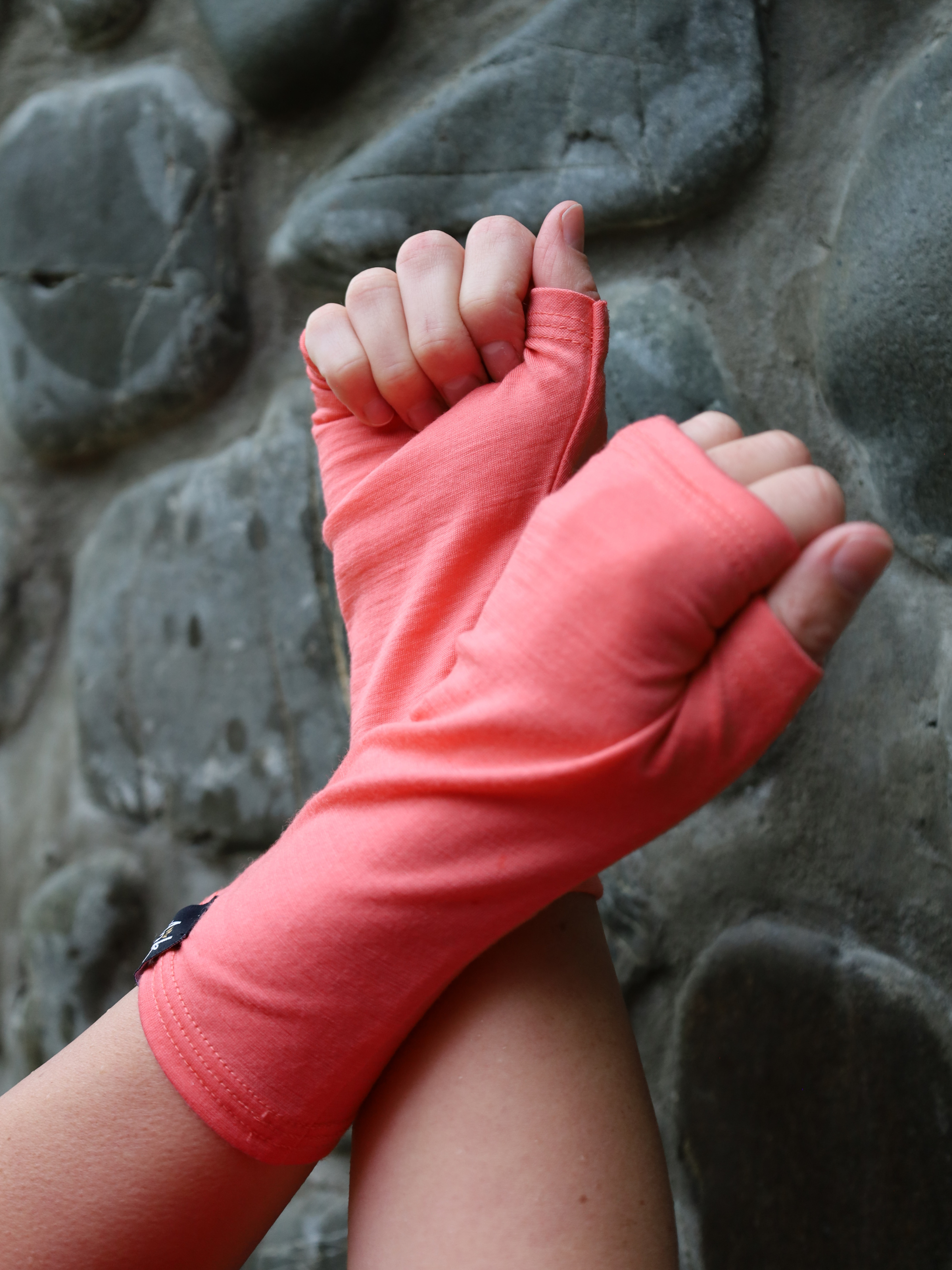 merino handwarmers coral