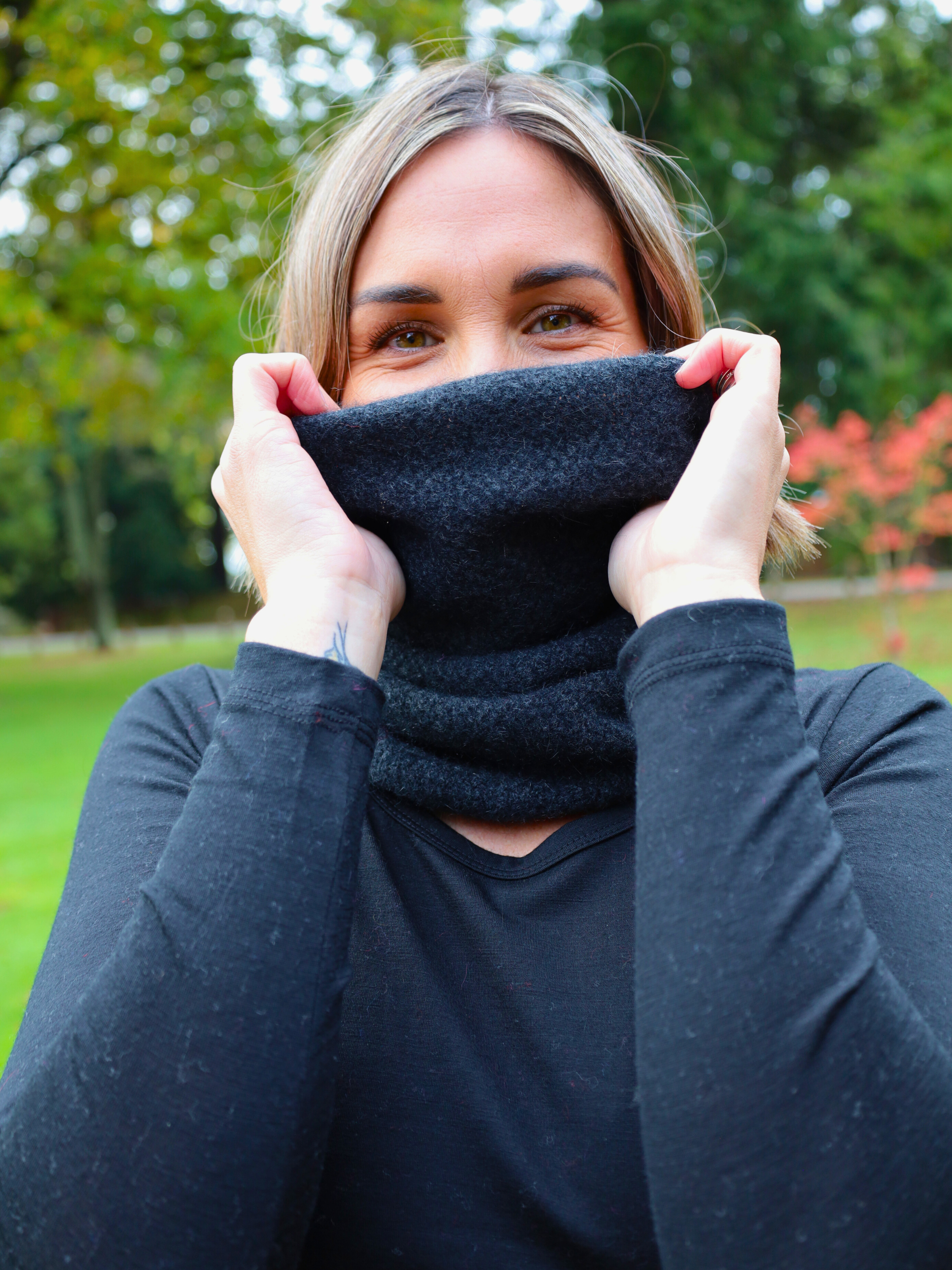 Merino Possum Neck Gater black