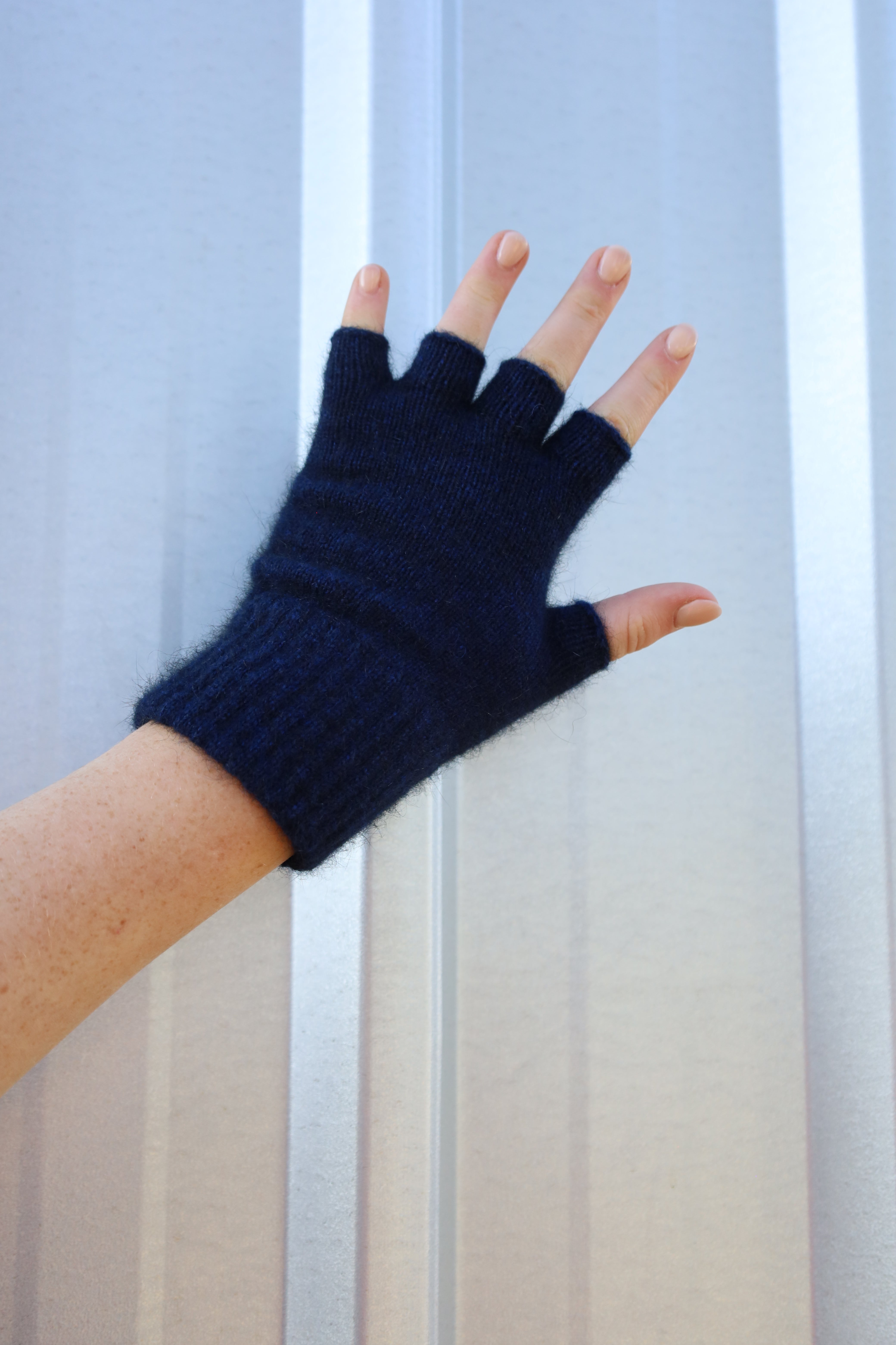 Maritime possum fingerless gloves