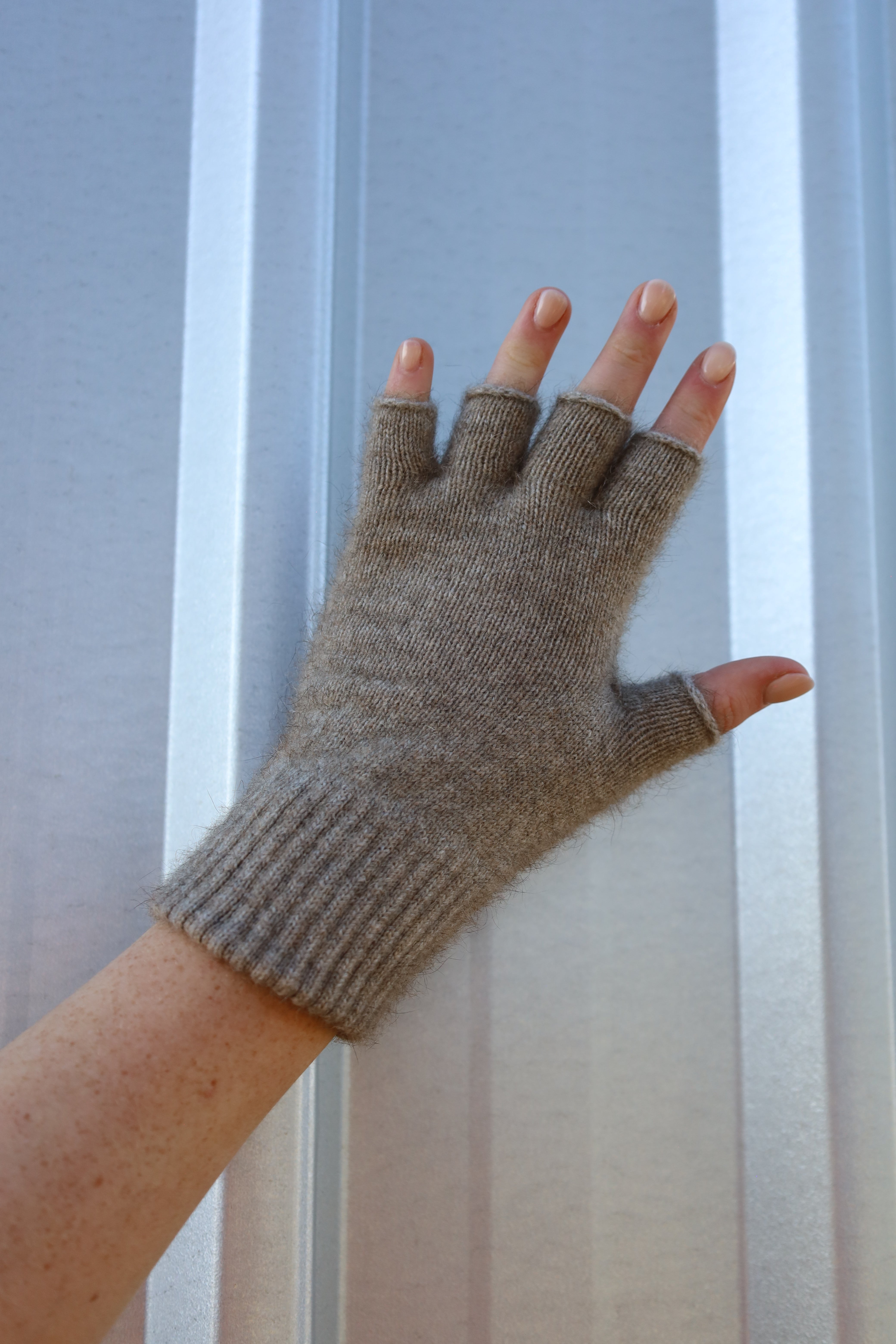 possum fingerless gloves oyster