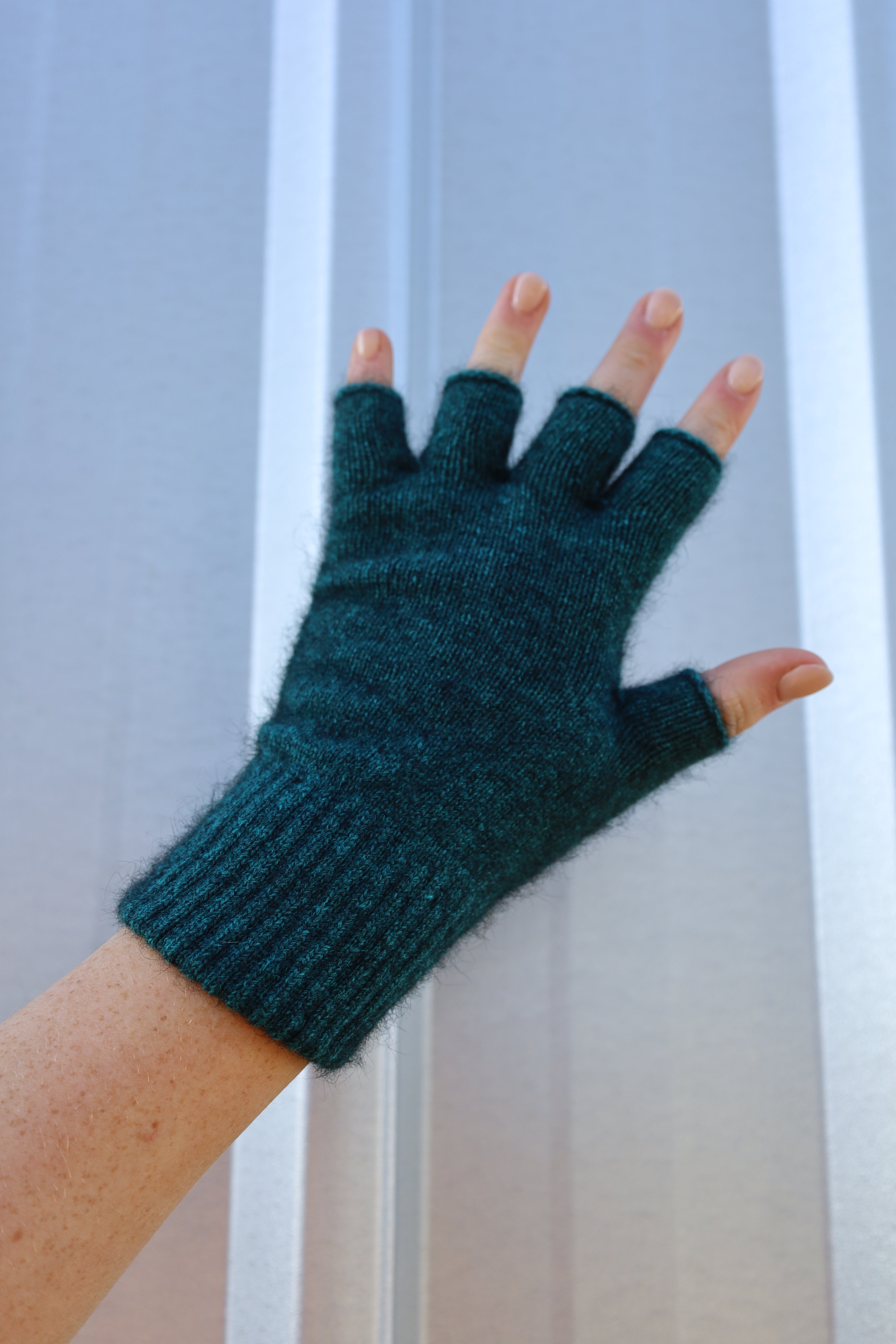 Tui possum fingerless gloves
