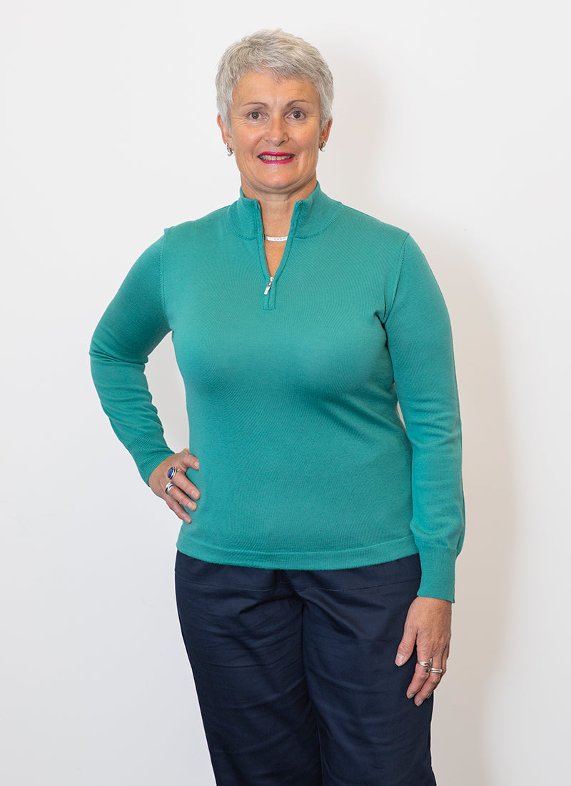 Atena Green This classic fully fashioned zip neck style features long sleeves and is crafted from 100% Fine NZ Merino Wool expertly sourced from Italy. Boasting a soft touch, it is suitable for any occasion, whether casual or formal AOK Clothing 
