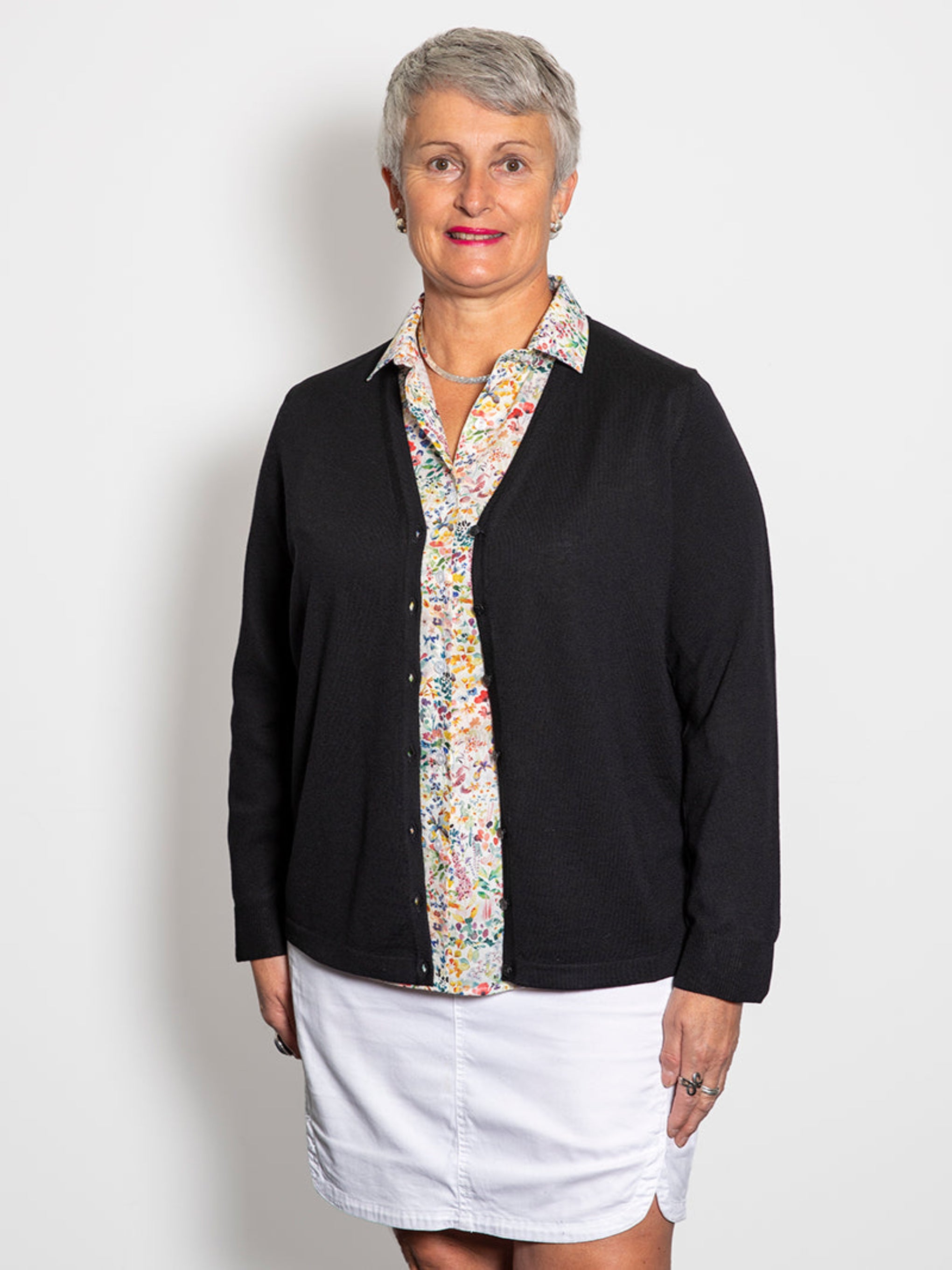 Classic Merino v neck cardi Black